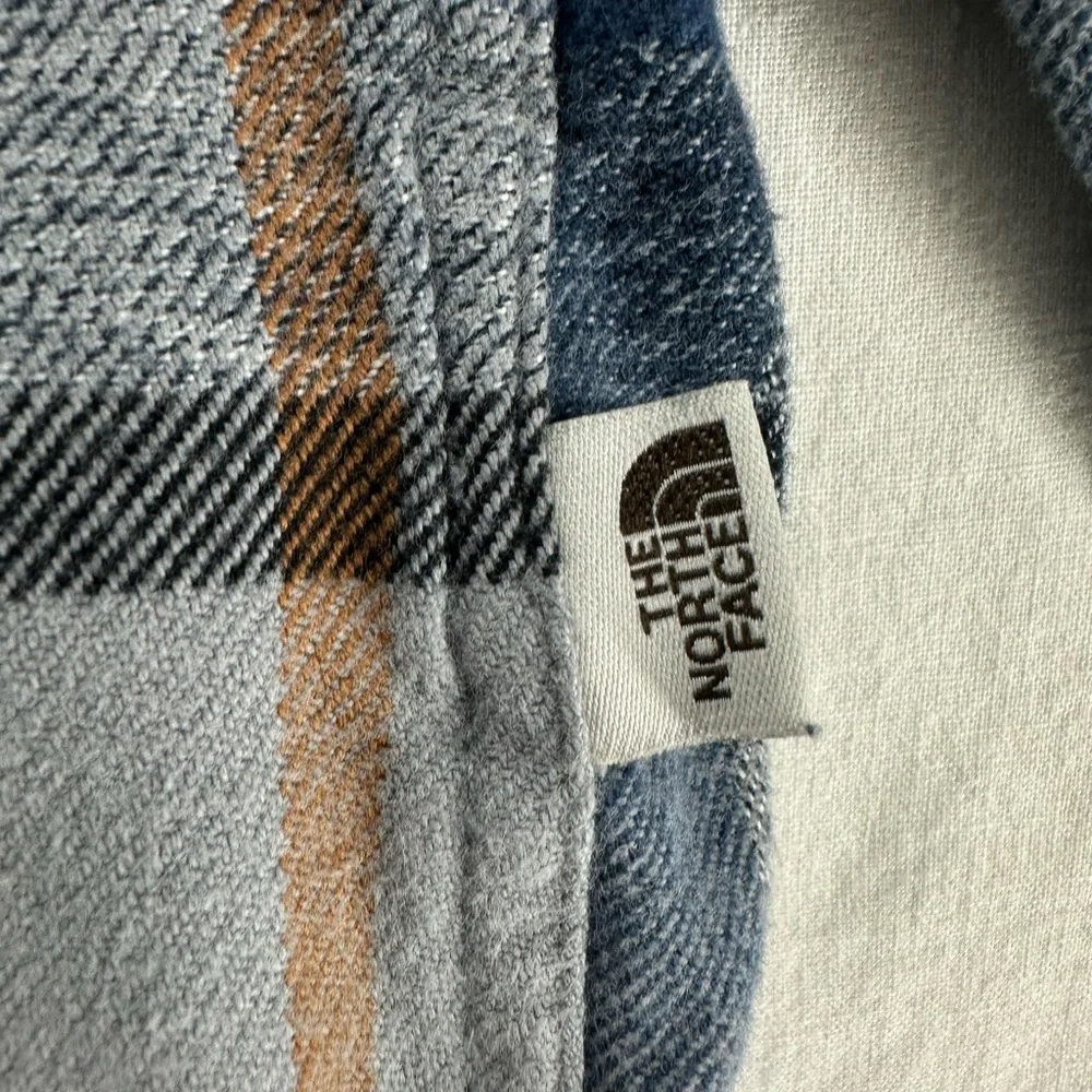 The North Face Blue Gray Orange Plaid Flannel Long Sleeve Button Up Shirt Size M